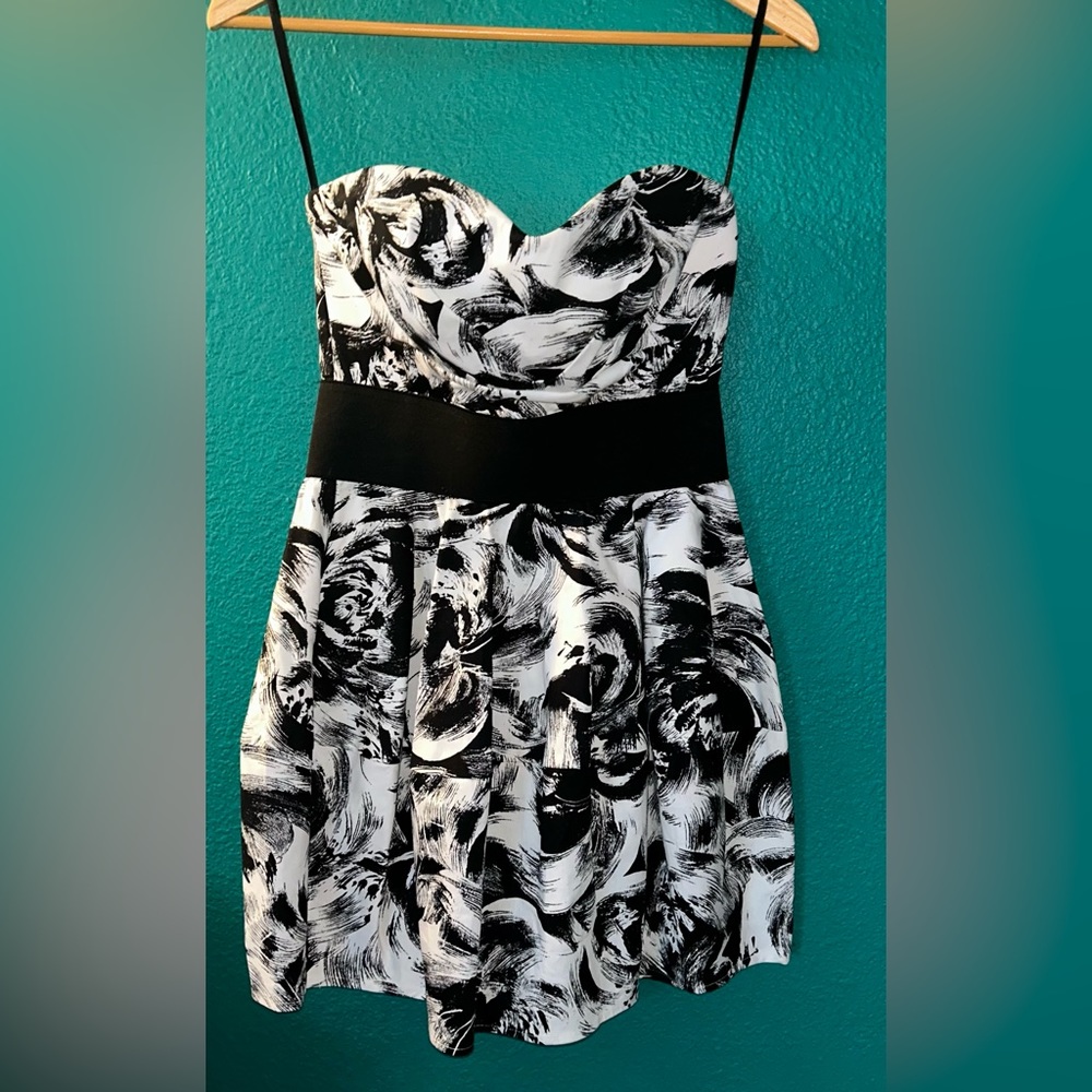 Demand size 10 strapless mini dress NWT